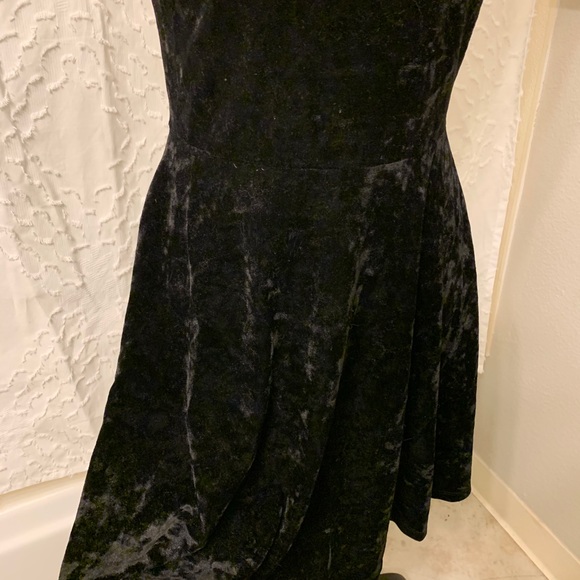 Forever 21 black velvet dress M-L - Picture 3 of 5